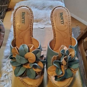 BORN Lovian Wedges Size 7 Beyond EUC
